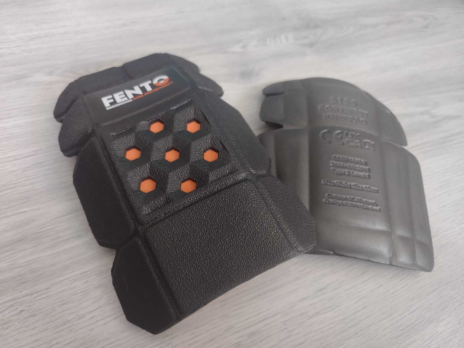 Fento vs standaard kniebeschermer