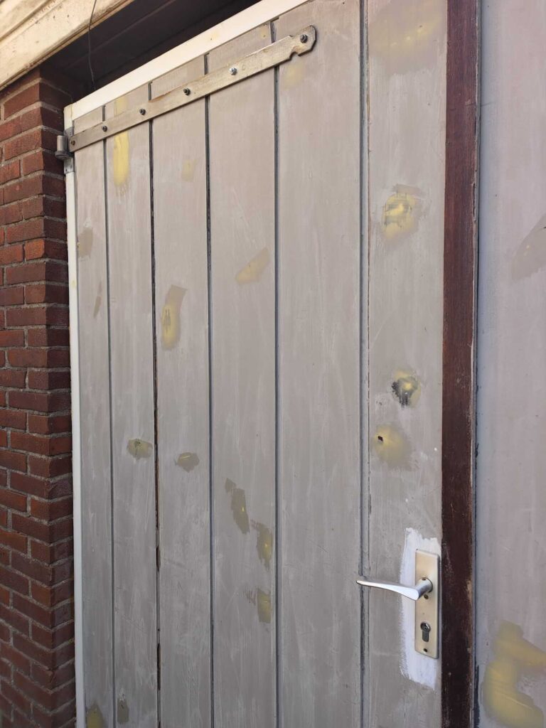 gerepareerde plekken garagedeur
