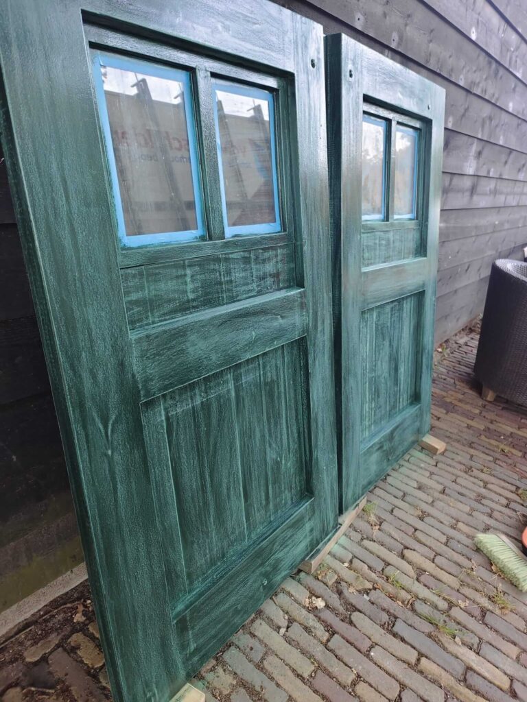 Luikjes gegrond en geschuurd